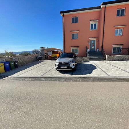Family Village Apartment Vrh  Exterior foto